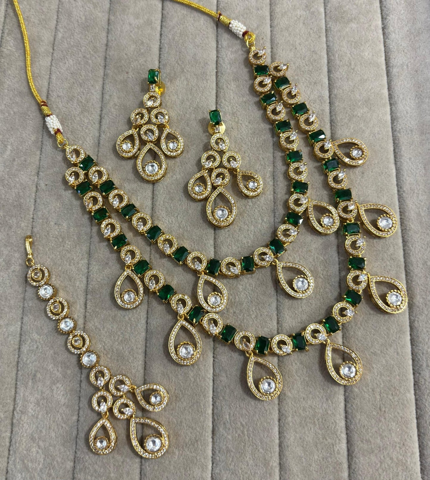 Manikya 2 Layer Silver Foil Necklace (Green)
