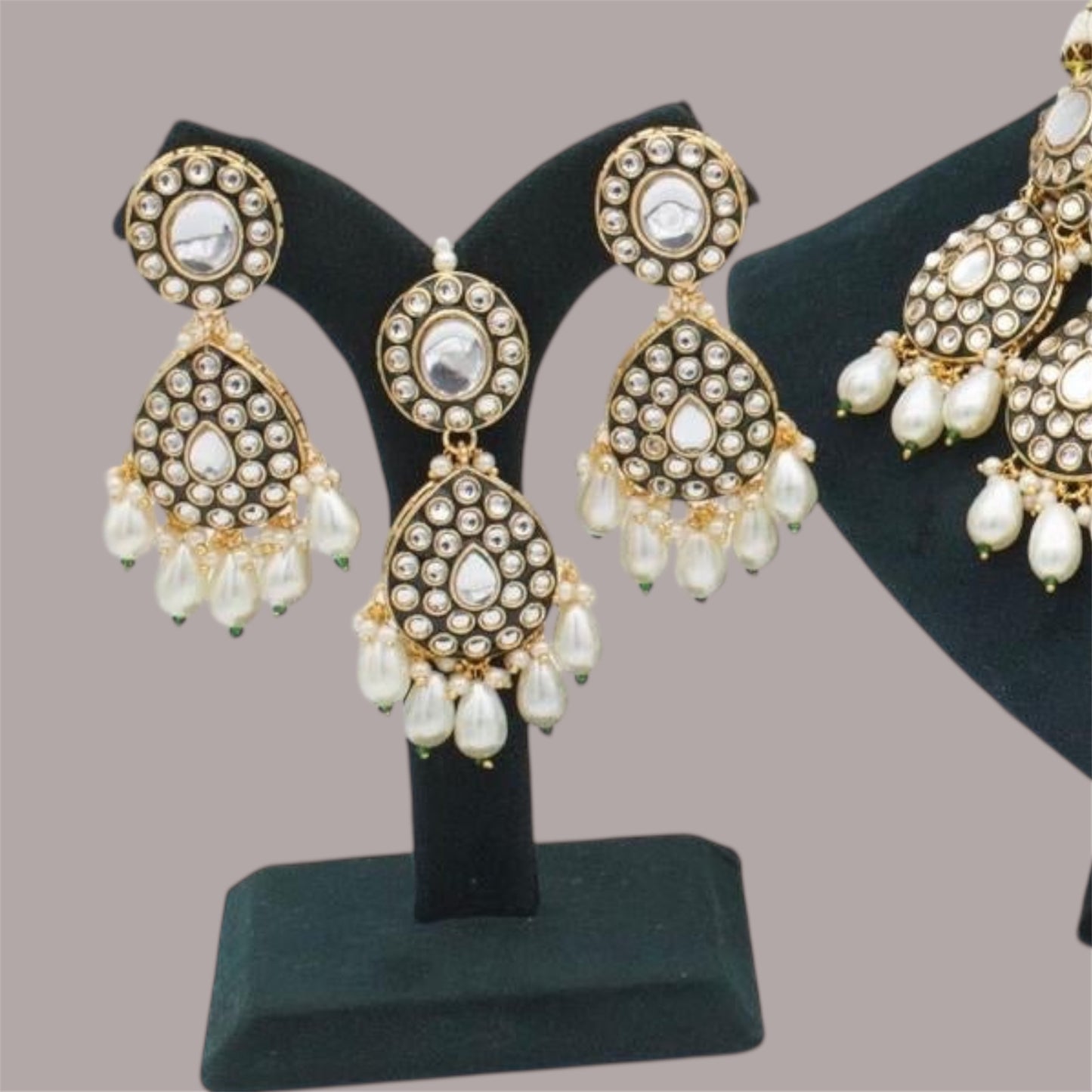 Kashvi Necklace set (White)
