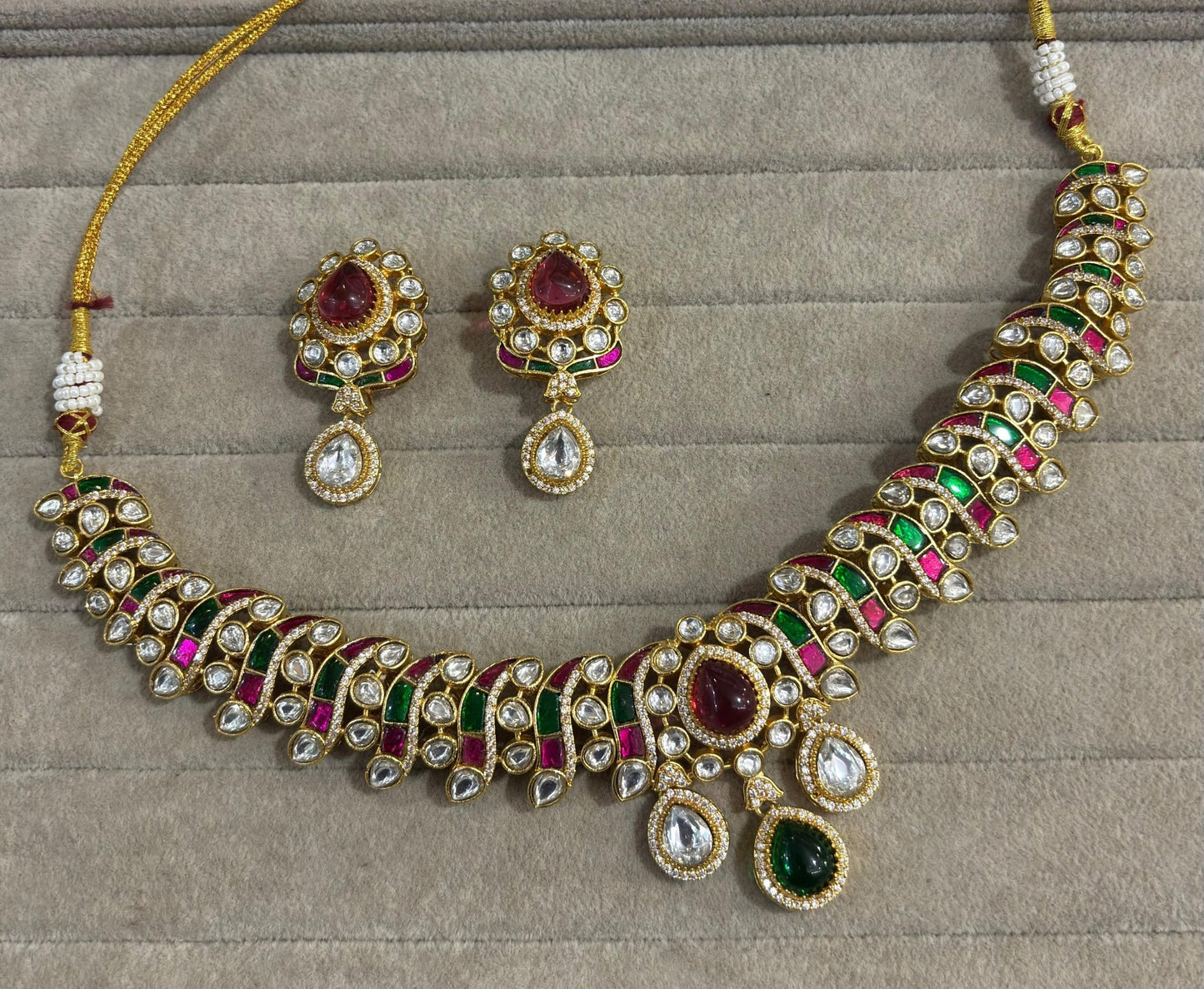 Aaran Necklace with silver foil stones (Multicolor)